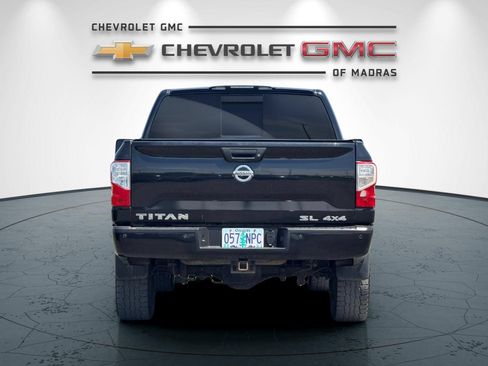 Used 2017 Nissan Titan SL AWD/4WD image 4