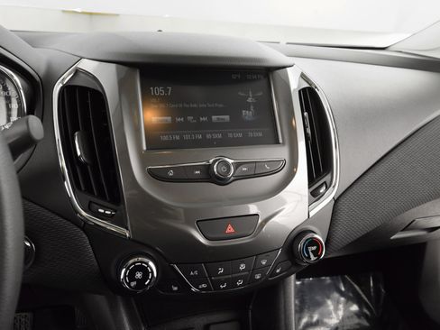 Used 2018 Chevrolet Cruze LT image 30