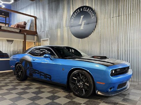 Used 2016 Dodge Challenger Scat Pack image 2