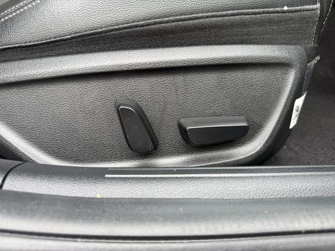 Used 2025 Genesis G70 2.5T RWD image 16
