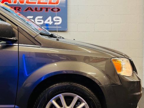 Used 2019 Dodge Grand Caravan SXT image 8