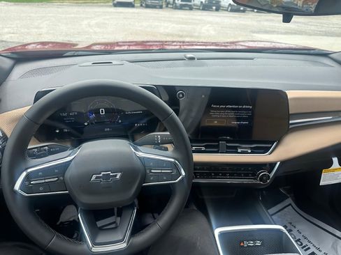 New 2026 Chevrolet Equinox ACTIV w/ Convenience Package III FWD image 10