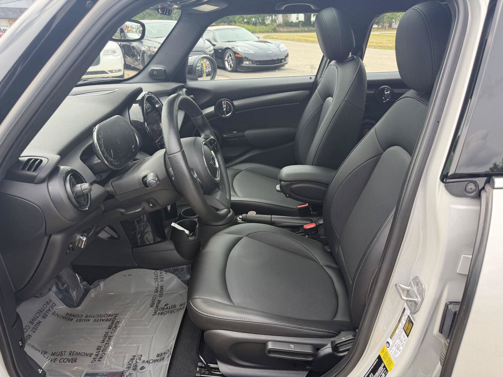 Used 2022 MINI Cooper 4-Door Hardtop w/ Premium Package FWD image 14