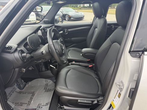 Used 2022 MINI Cooper 4-Door Hardtop w/ Premium Package FWD image 14