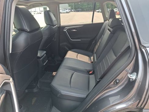 Used 2019 Toyota RAV4 Limited w/ Carpet Mat Package AWD/4WD image 10
