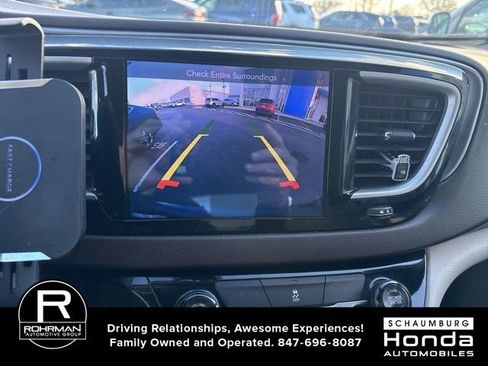 Used 2017 Chrysler Pacifica Touring w/ Tire & Wheel Group image 11