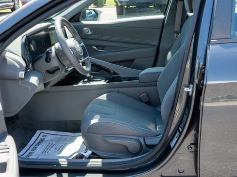 Used 2023 Hyundai Elantra SEL w/ Convenience Package FWD image 29