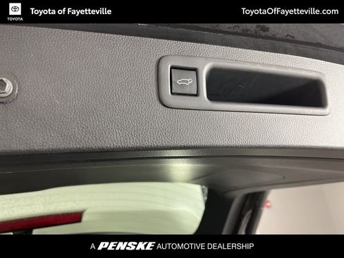 Used 2021 Toyota Highlander XSE image 11