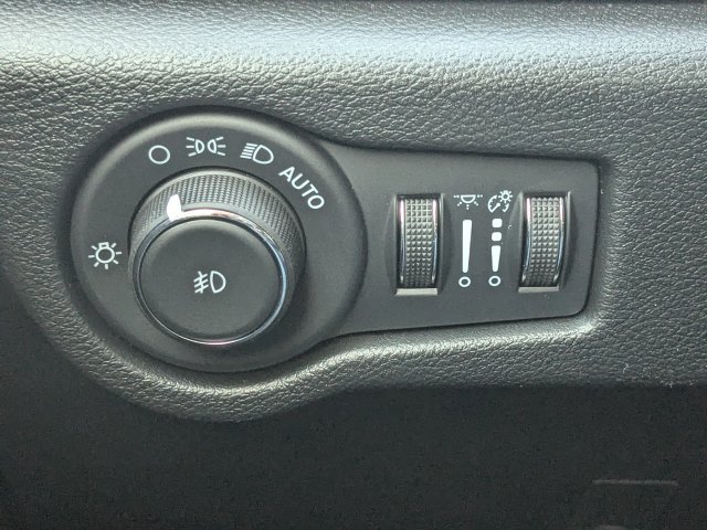 New 2026 Chrysler Pacifica Select FWD image 26