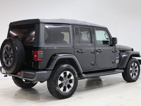 Used 2018 Jeep Wrangler Unlimited Sahara w/ Cold Weather Group AWD/4WD image 8