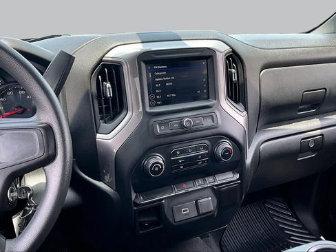 Used 2020 Chevrolet Silverado 1500 Custom w/ Infotainment Package RWD image 7