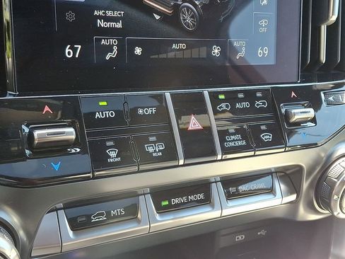 Used 2026 Lexus LX 600 4WD w/ Luxury Package image 18
