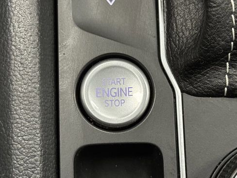 Used 2021 Volkswagen Atlas SE w/ Panoramic Sunroof Package image 23