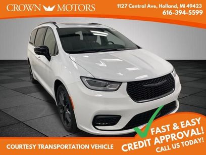 Used 2026 Chrysler Pacifica Limited w/ S Appearance Package