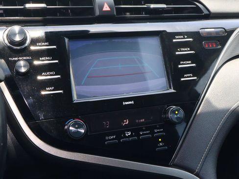 Used 2020 Toyota Camry SE FWD image 23