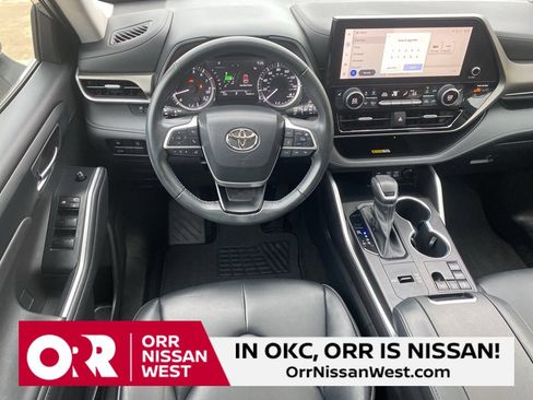 Used 2023 Toyota Highlander XLE image 23
