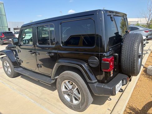 Used 2018 Jeep Wrangler Unlimited Sahara AWD/4WD image 7
