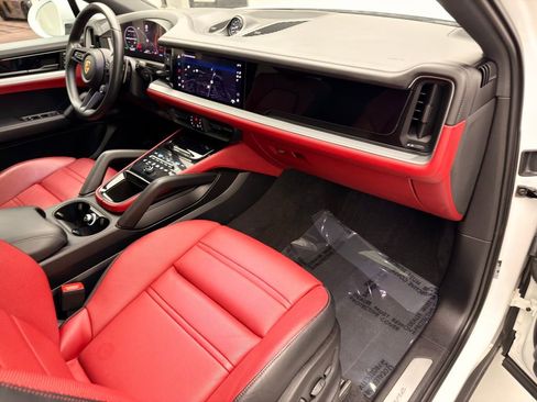 Used 2024 Porsche Cayenne Coupe image 33