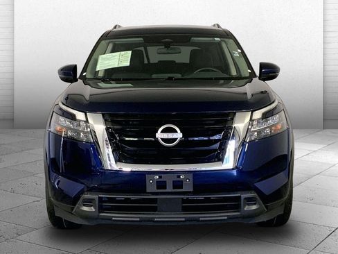 Used 2025 Nissan Pathfinder SV AWD/4WD image 2