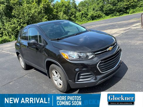 Used 2022 Chevrolet Trax LS w/ Tint and Cruise Package AWD/4WD image 3
