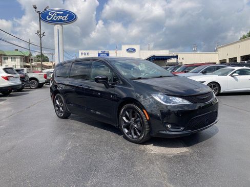 Used 2020 Chrysler Pacifica Touring w/ Advanced Safetytec Group FWD image 3