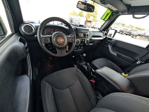 Used 2017 Jeep Wrangler Unlimited Sahara w/ Connectivity Group image 5