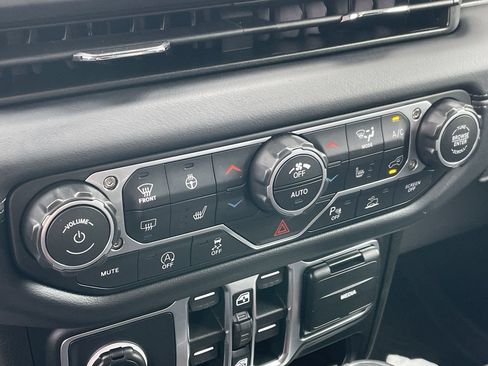Used 2026 Jeep Gladiator Sport AWD/4WD image 34