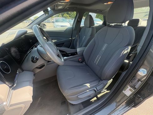 Used 2025 Hyundai Elantra SEL FWD image 37