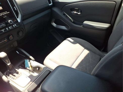 Used 2026 Nissan Frontier SV RWD image 12