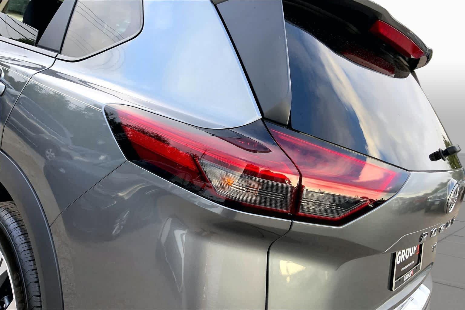 Used 2023 Nissan Rogue SV FWD image 28
