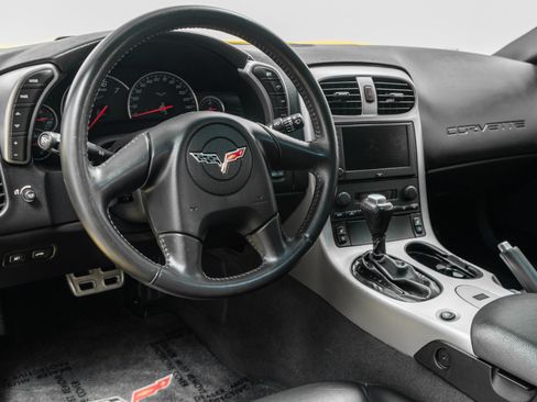 Used 2005 Chevrolet Corvette Coupe w/ Preferred Equipment Group RWD image 13