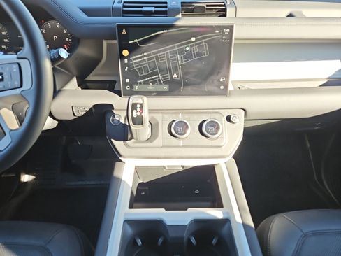 Used 2025 Land Rover Defender 110 S image 11