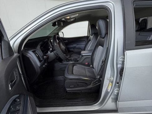 Used 2017 Chevrolet Colorado Z71 AWD/4WD image 8