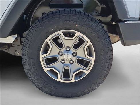 Used 2017 Jeep Wrangler Unlimited Rubicon w/ Connectivity Group AWD/4WD image 24