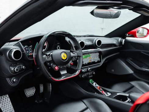 Used 2019 Ferrari Portofino image 4