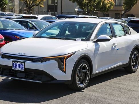 New 2026 Kia K4 EX image 4
