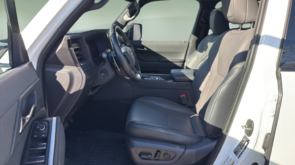 Used 2025 Lexus GX 550 w/ Accessory Package (2T) AWD/4WD image 12