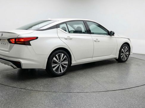 Used 2025 Nissan Altima 2.5 SV FWD image 9