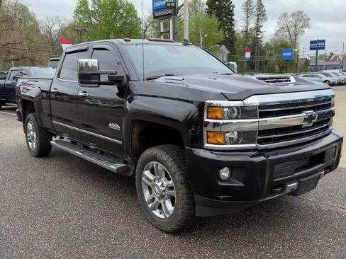 Used 2019 Chevrolet Silverado 2500 High Country AWD/4WD image 2