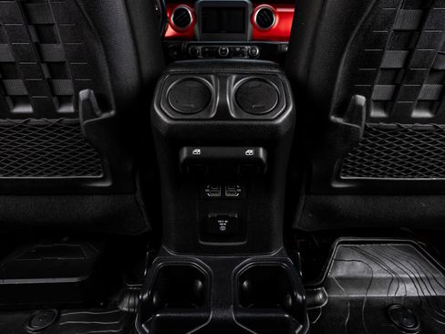 Used 2021 Jeep Wrangler Unlimited Rubicon AWD/4WD image 32