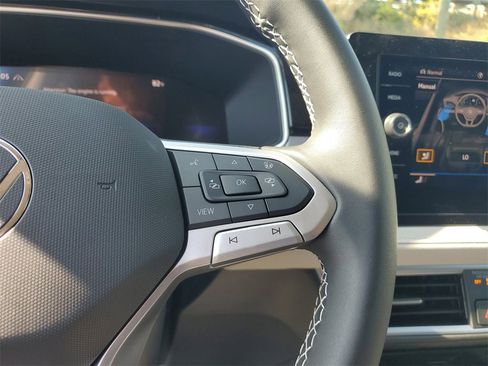 New 2026 Volkswagen Taos SE image 30