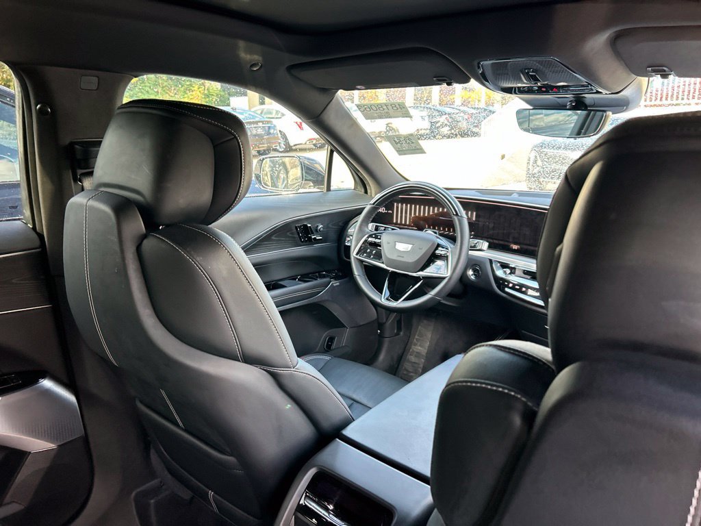 Used 2025 Cadillac Lyriq Luxury w/ LPO, Floor Liner Package AWD/4WD image 10