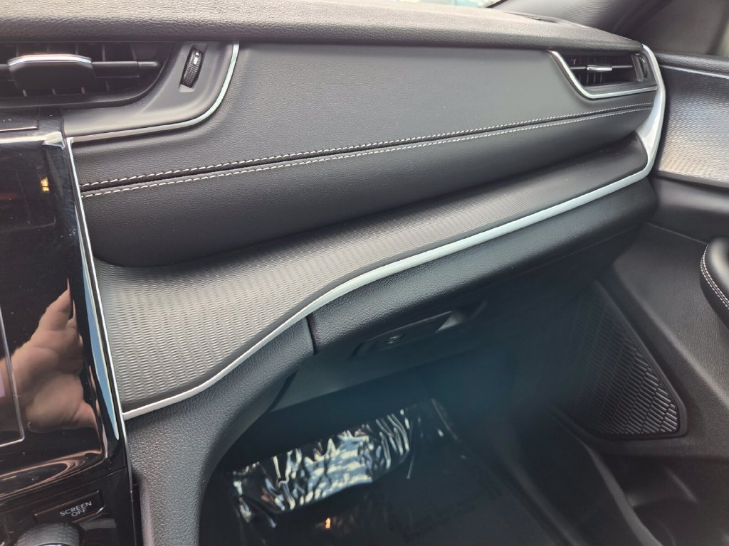 Used 2025 Jeep Grand Cherokee Laredo RWD image 26