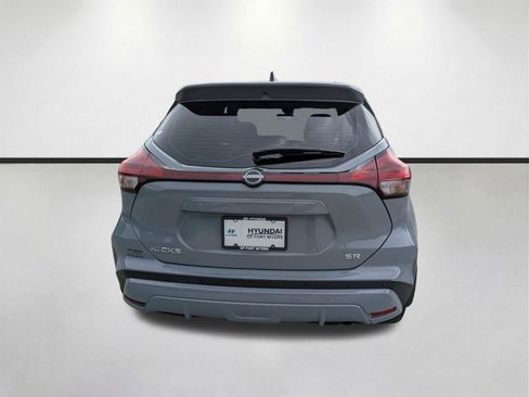 Used 2022 Nissan Kicks SR w/ Interior Electronics Package FWD image 5