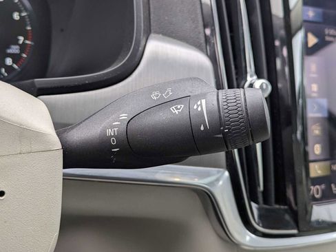 Used 2017 Volvo S90 T6 Momentum w/ Vision Package image 26