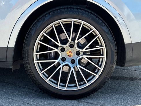 Used 2023 Porsche Cayenne AWD/4WD image 44