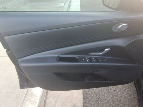 Used 2023 Hyundai Elantra SEL image 21