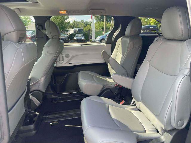 Certified 2025 Toyota Sienna XLE FWD image 13