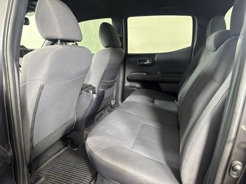Used 2019 Toyota Tacoma TRD Off-Road AWD/4WD image 12