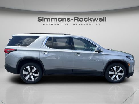 Used 2023 Chevrolet Traverse LT w/ LT Premium Package AWD/4WD image 6